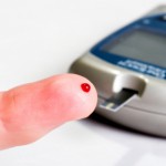 Gesundheitscheck und Blutzuckerkontrolle beim Arzt Gesundheitscheck und Blutzuckerkontrolle beim Arzt